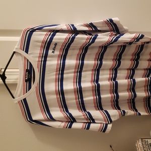 B.Cools 3XL tshirt colors are white red green blue.